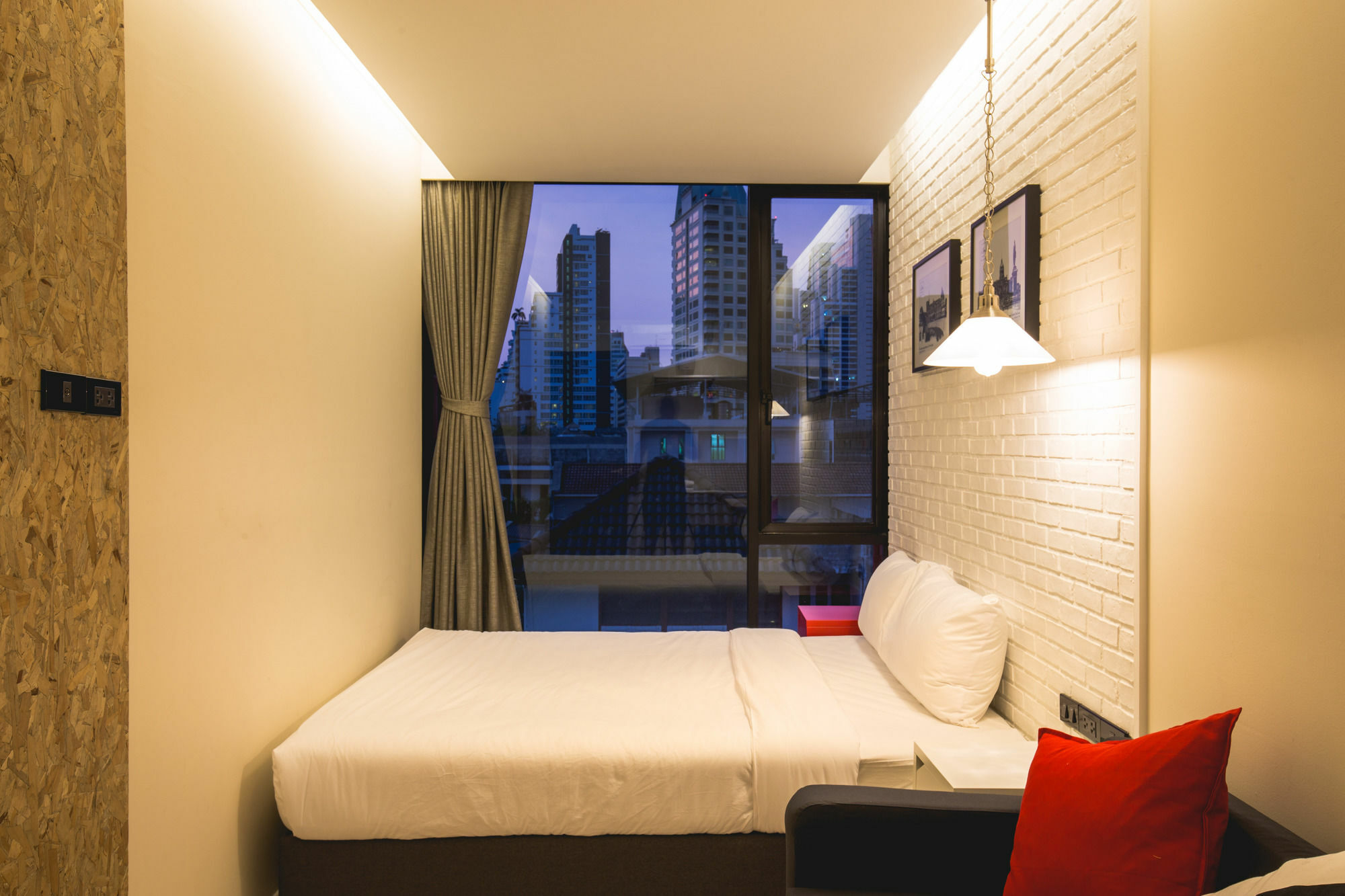 Hostel Sleep Box Sukhumvit 22 Bangkok Exterior foto